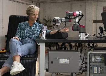 Robôs, tatuagens e bisturis: a IA está com a caneta na mão