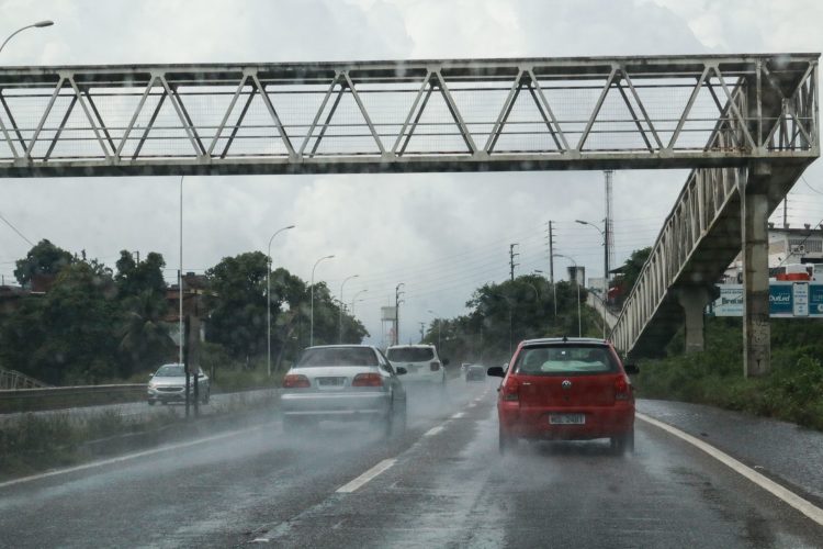 Mais de 20 cidades da Paraíba têm alerta de chuvas intensas até esta terça-feira