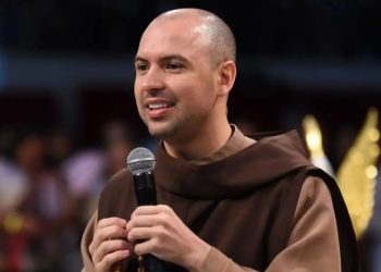 Fim de ano com espiritualidade: Frei Gilson fará show na orla de João Pessoa