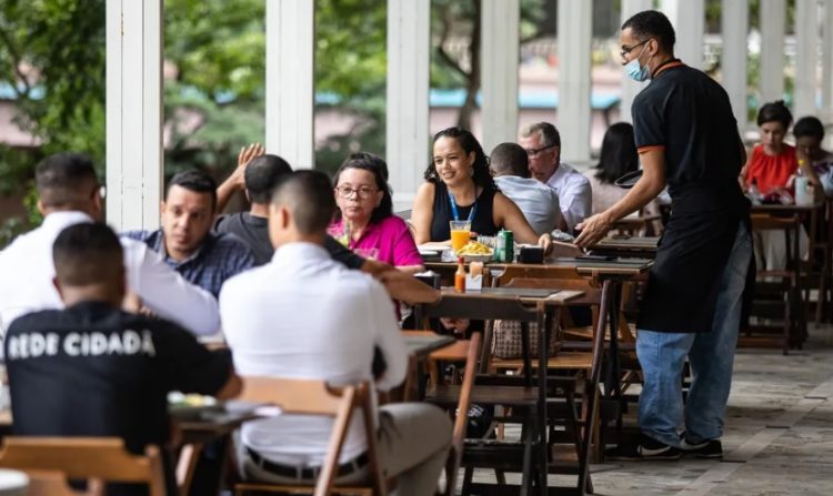 Setor de serviços da PB cresce 8,8% e fica entre os três maiores do país