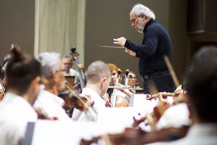 Orquestra Sinfônica da Paraíba executa Bach, com solo de flauta, e Beethoven no concerto desta quinta-feira