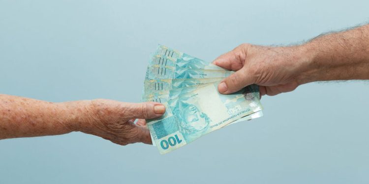 Auxílio Gás volta a ser pago com novo valor no Bolsa Família a partir de agosto