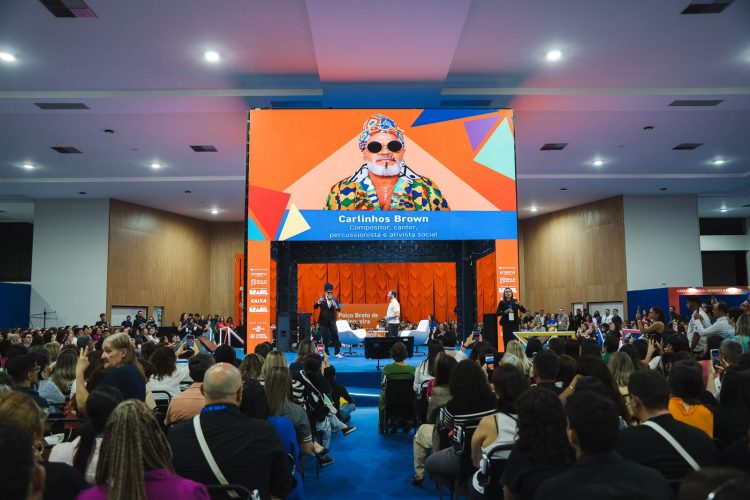 Carlinhos Brown inspira empreendedores na abertura da Feira do Empreendedor em Campina Grande