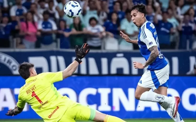 Cruzeiro supera o Inter no Mineirão e assume vice-liderança do Brasileirão