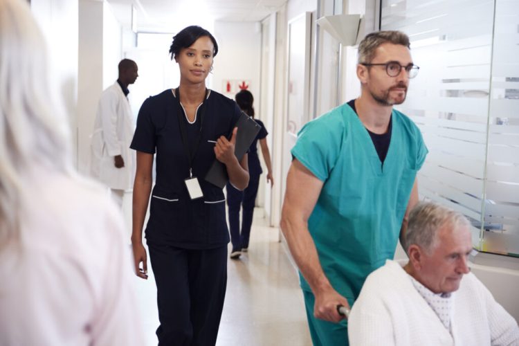 Programa de Lula para usar hospitais privados no SUS ainda não saiu do papel após lançamento em Recife