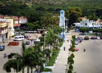 Ex-prefeito paraibano perde direitos políticos por usar imagem em material escolar pago pelo município