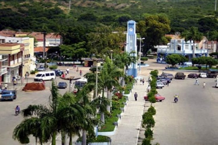 Ex-prefeito paraibano perde direitos políticos por usar imagem em material escolar pago pelo município