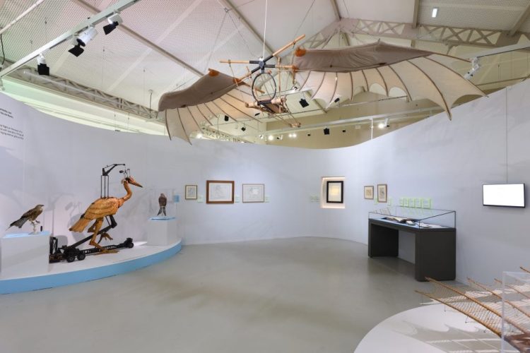 Exposição em Amboise revisita invenções de Da Vinci e conecta renascimento à tecnologia contemporânea