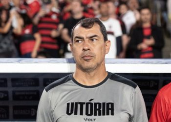 Vitória sofre goleada, perde técnico e segue líder no ranking de demissões do Brasileirão