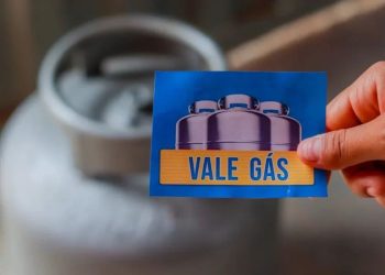 Famílias terão vale de R$ 108 do Auxílio Gás para retirar botijão a partir do próximo ano