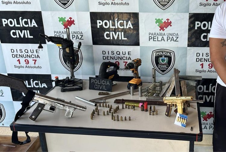 Fábrica clandestina de armas é descoberta e homem é preso em flagrante, em Cabedelo