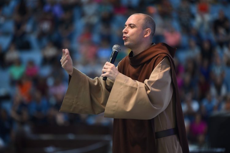 Frei Gilson fará show gratuito em João Pessoa entre o Natal e o Ano Novo