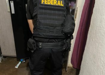 Funcionários e ex-funcionários da Caixa são investigados por golpes milionários no INSS