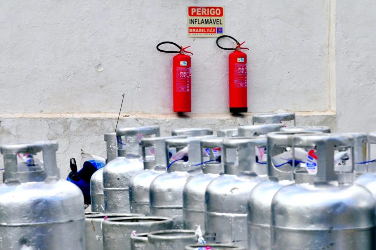 Gás de cozinha pode ser encontrado a partir de R$ 84,99 em João Pessoa