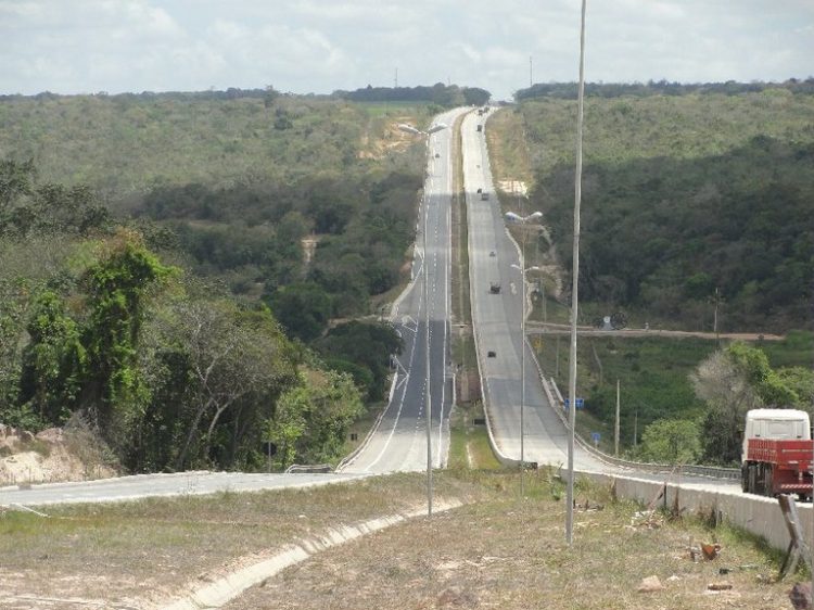 Governo busca estudos para levar internet a rodovias federais
