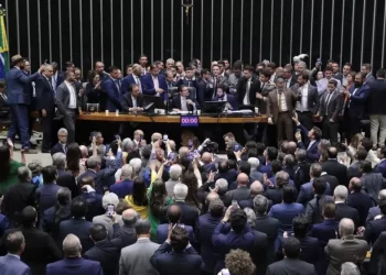 Hugo Motta nega acordo para pautar anistia em troca de desocupação do plenário