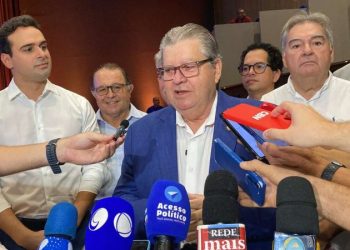 João Azevêdo questiona aliados que dialogam com oposição para 2026 e defende unidade