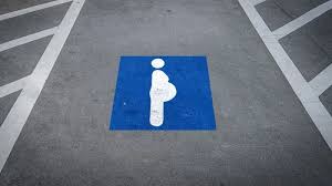 Lei obriga reserva de vagas em estacionamentos para gestantes e pessoas com crianças de colo na Paraíba