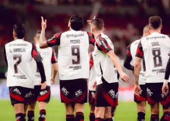 Flamengo lidera ranking de marcas do futebol brasileiro e negocia maior patrocínio da história