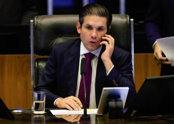 Isenção do IR até R$ 5 mil avança na Câmara; texto prevê compensação com taxação de dividendos