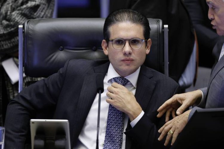 Hugo Motta encaminha suspensão de mandatos de deputados envolvidos na invasão do plenário