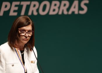 Brasil deve reduzir dependência de diesel importado até 2029, projeta Petrobras