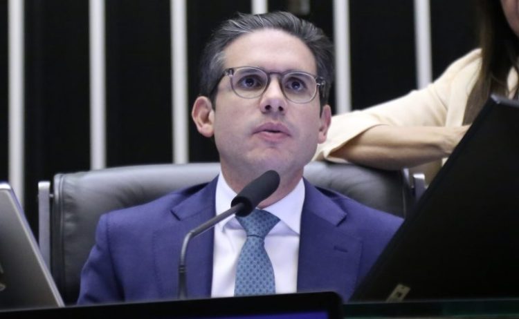 Hugo Motta reúne-se nesta terça com líderes para definir pauta de votações