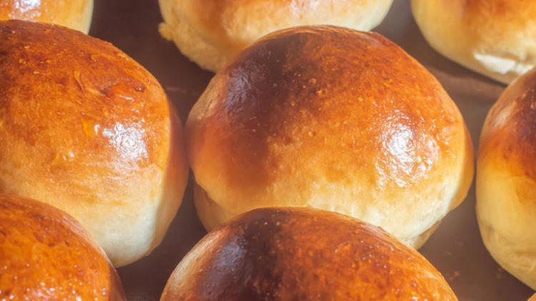 Airfryer vai além das frituras: como preparar pães caseiros macios e dourados