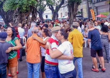 Sabadinho Bom terá apresentação de Mirandinha Sambista neste sábado