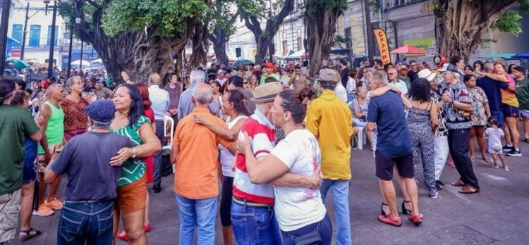 Sabadinho Bom terá apresentação de Mirandinha Sambista neste sábado