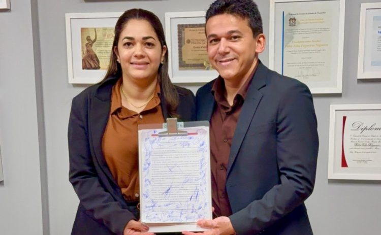 Prefeito Jackson Alvino e secretária Fernanda Alvino assinam Pacto Paraibano pela Primeira Infância
