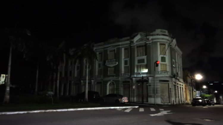 Praça Antenor Navarro: o palco da escuridão e do descaso em João Pessoa