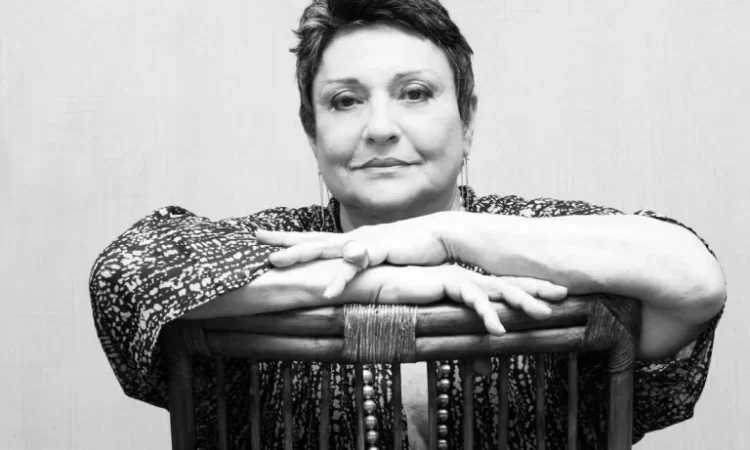 Morre Íris Lettieri, a voz que guiou gerações no Galeão e nos transportes cariocas