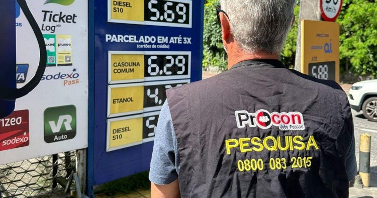 Gasolina comum custa entre R$ 5,85 e R$ 6,29 em João Pessoa