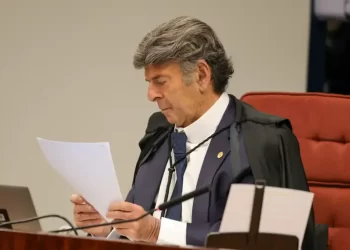Fux pede anulação do julgamento de Bolsonaro e defende incompetência absoluta do STF