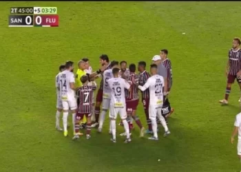 Reencontro de ex-companheiros marca empate entre Santos e Fluminense