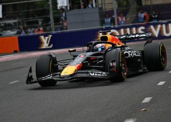 Max Verstappen supera caos em Baku e conquista pole no GP do Azerbaijão