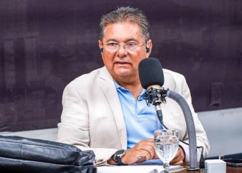 Adriano garante permanência na base governista mesmo diante das divergências