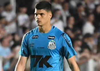 Empate entre Santos e Fluminense acende debate sobre VAR e jogo físico