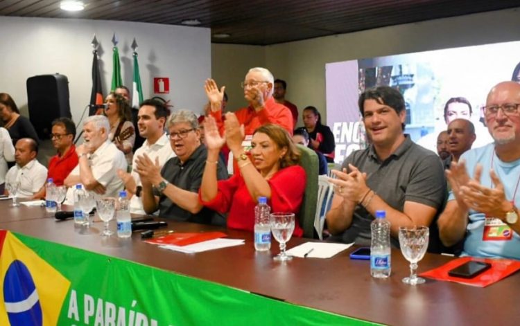 Cida Ramos é empossada presidente do PT na Paraíba