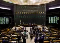 Câmara acelera tramitação da anistia a condenados por atos antidemocráticos