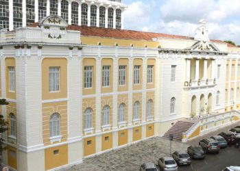 Ex-prefeito de cidade da Paraíba vira réu por suspeita de desviar dinheiro público e contratar sem concurso