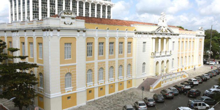 Ex-prefeito de cidade da Paraíba vira réu por suspeita de desviar dinheiro público e contratar sem concurso