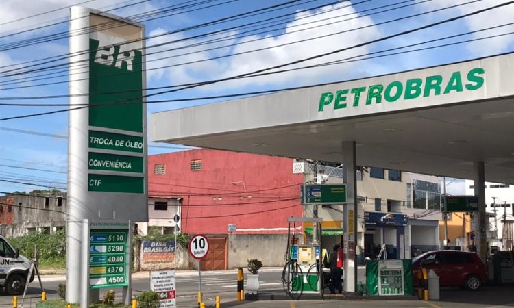Gasolina cai para R$ 5,87 em postos de João Pessoa