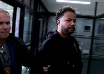 Hytalo Santos e marido recebem primeira visita de familiares em presídio na Paraíba