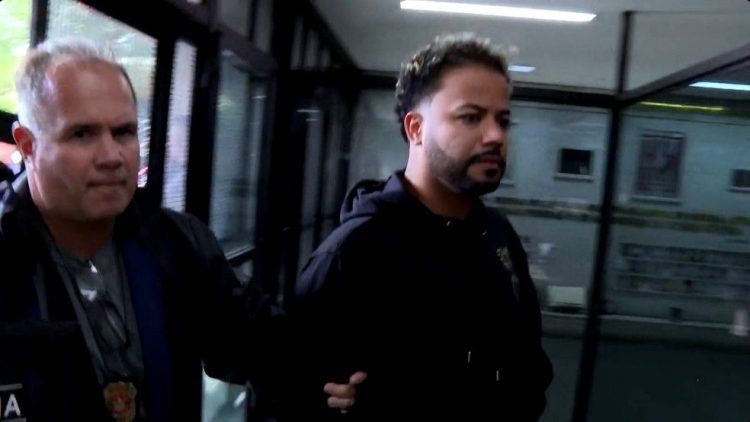 Hytalo Santos e marido recebem primeira visita de familiares em presídio na Paraíba