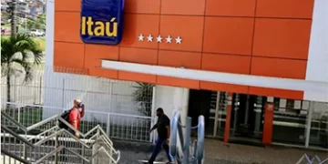 Demissões no Itaú expõem dilema do home office: produtividade ou vigilância digital?