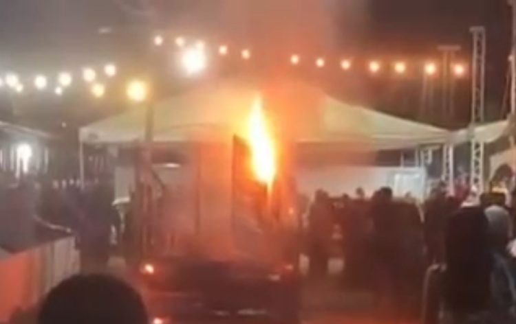 Incêndio em reboque interrompe programação e assusta público em feira agropecuária