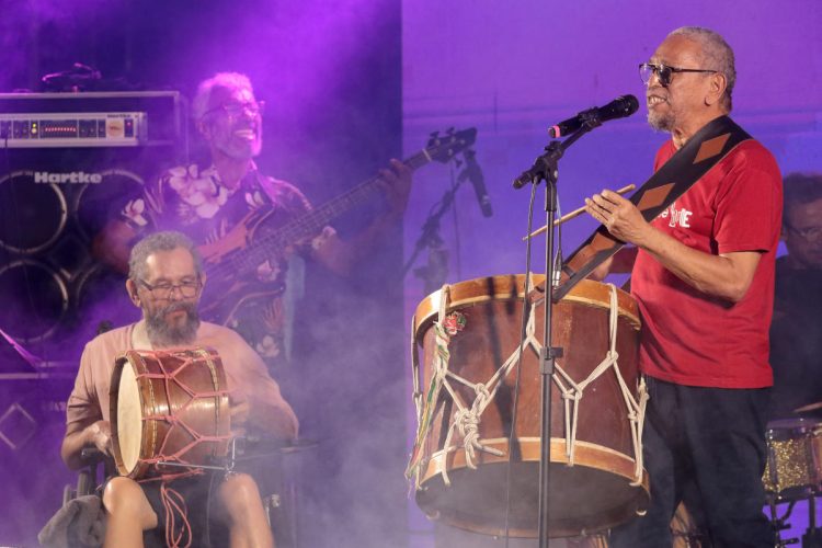 Jaguaribe Carne de volta: o retorno triunfal com “Isabel, Sete Cirandas Negras e Um Apito”