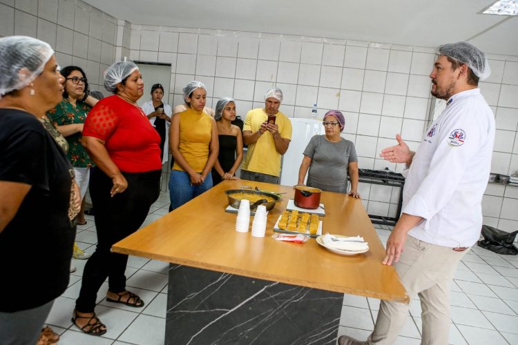 Prefeitura promove curso de gastronomia para pessoas em situação de vulnerabilidade